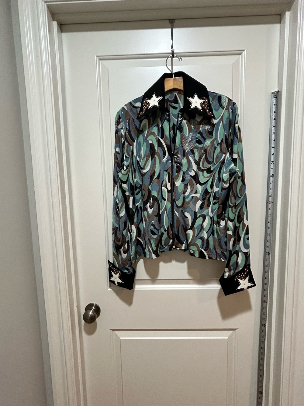 Klassy Kowgirls women’s size L Western-Style zip Jacket Teal & Black. Like new!